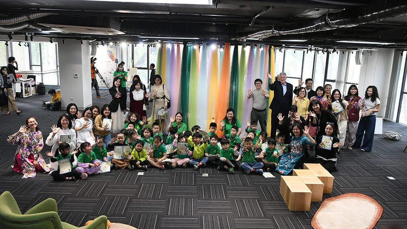 Children attend the opening ceremony of the UK Picture Book Week. (Photo: Kim Dong Publishing House)