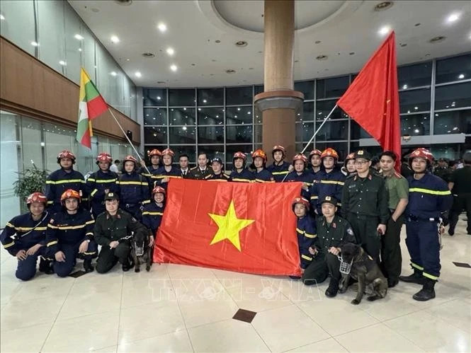 The Vietnamese rescue team from the Ministry of Public Security arrive in Myanmar on March 30 evening. (Photo published by VNA)