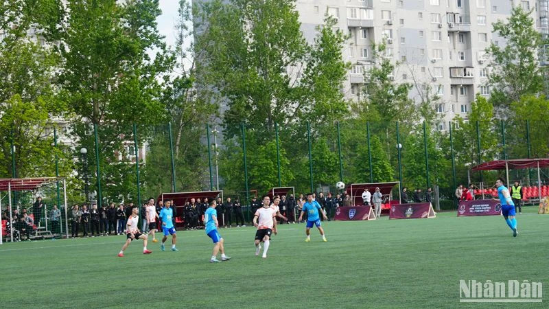 A match within the framework of the Sadovod Market Vietnamese Football League 2025.