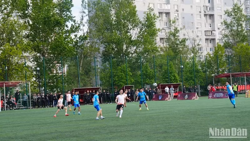 A match within the framework of the Sadovod Market Vietnamese Football League 2025.