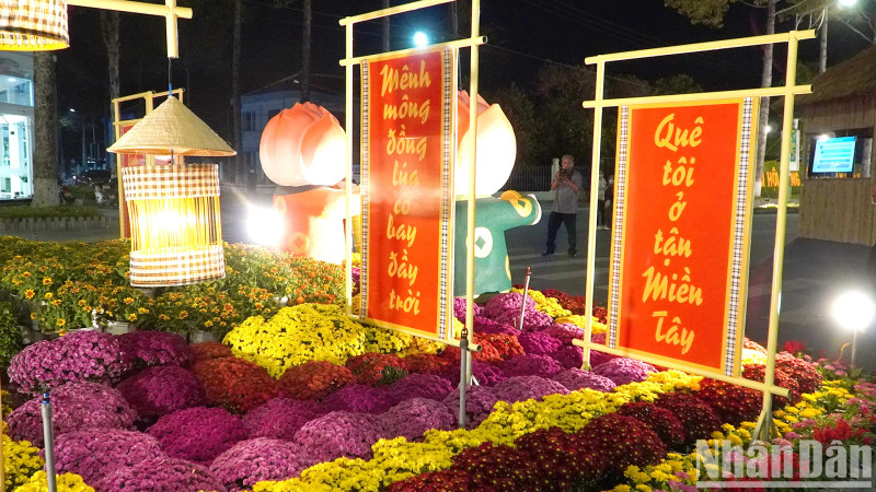 The flower street brings a unique cultural space, harmoniously combining tradition and modernity, creating a highlight to welcome the lunar new year.