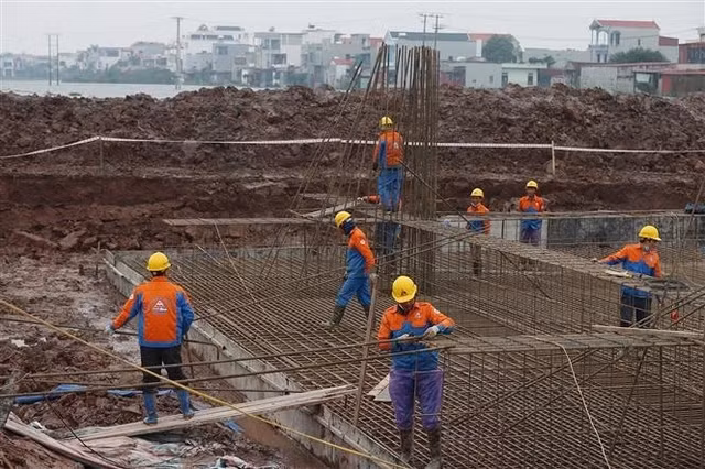 A construction site of the Circuit-3 500kV power transmission line project (Photo: baochinhphu.vn)