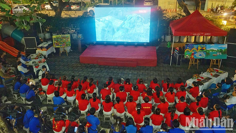 A screening of documentary films, Episode “1954” in the 99-episode series titled “Vietnam in the Ho Chi Minh Era - A Television History” produced by Nhan Dan TV Channel.
