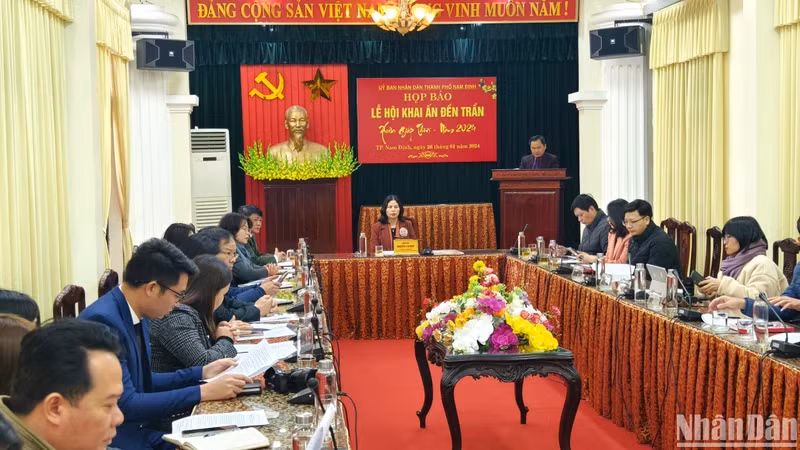A press briefing on the preparations for Tran Temple Seal Opening Festival is held on January 26.