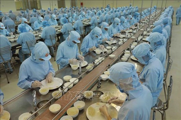 Workers process bird's nests at a Vietnamese company. (Photo: VNA)