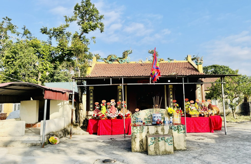 On October 14, 2020, Lang Bang Communal House was recognised as a historical relic included in the list of historical - cultural relics and scenic spots of Quang Ninh Province.