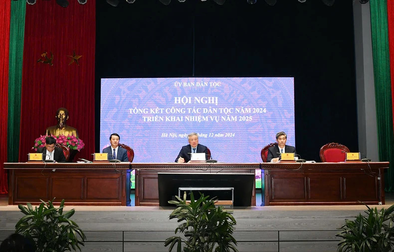 Nguyen Hoa Binh, Politburo member, Secretary of the Party Central Committee, Permanent Deputy Prime Minister of the Government attends and directs the Conference.