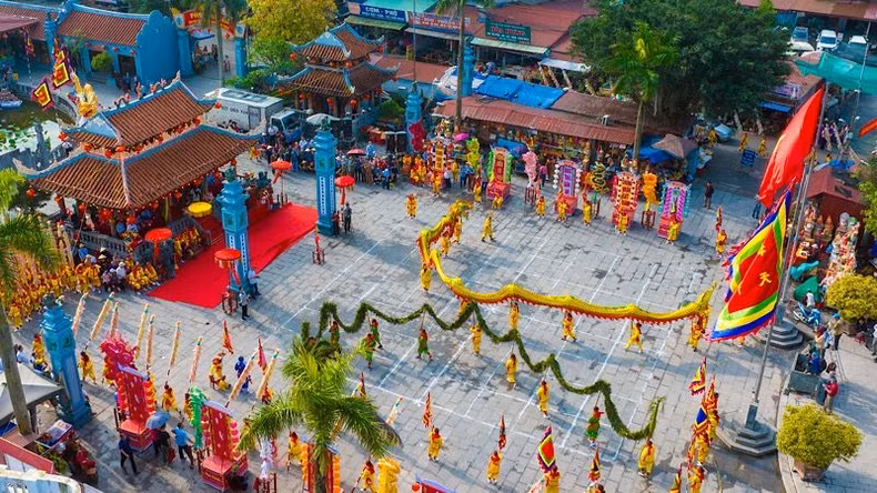A dragon dance performance at the 2024 Phu Day Festival (Photo: Truong Huy)