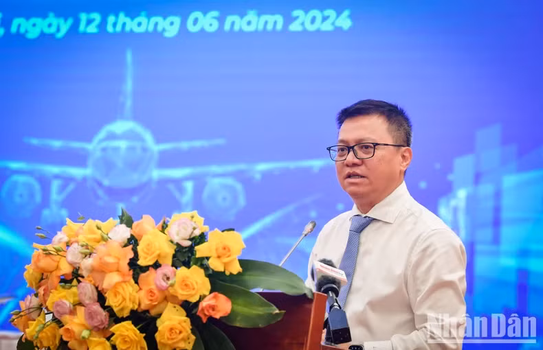 Le Quoc Minh — Member of the Party Central Committee (PCC), Editor-in-Chief of Nhan Dan (People) Newspaper, Deputy Head of the PCC Commission for Communication and Education, and Chairman of the Vietnam Journalists’ Association — delivers a conclusion speech at the workshop.