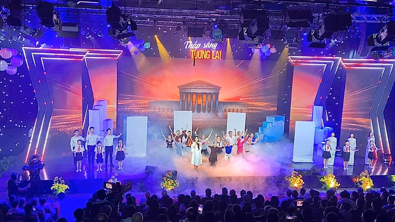 An art performance at the programme (Photo: NDO)