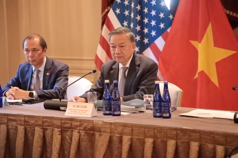 Party General Secretary and State President To Lam at the meeting with leaders of the Communist Party USA, left-wing organisations in the US and friends of Vietnam on September 22 (local time) in New York. (Photo: VNA)