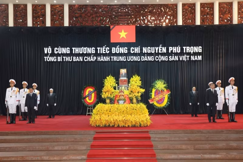 The body of Party General Secretary Nguyen Phu Trong is laid in state at the National Funeral Hall in Hanoi. (Photo: VNA)