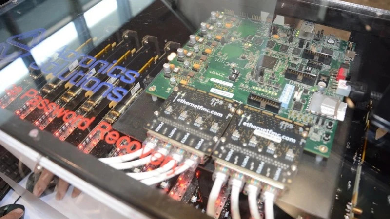 Introducing semiconductor circuit boards at the Da Nang Semiconductor Day 2024. (Illustration photo: VNA)