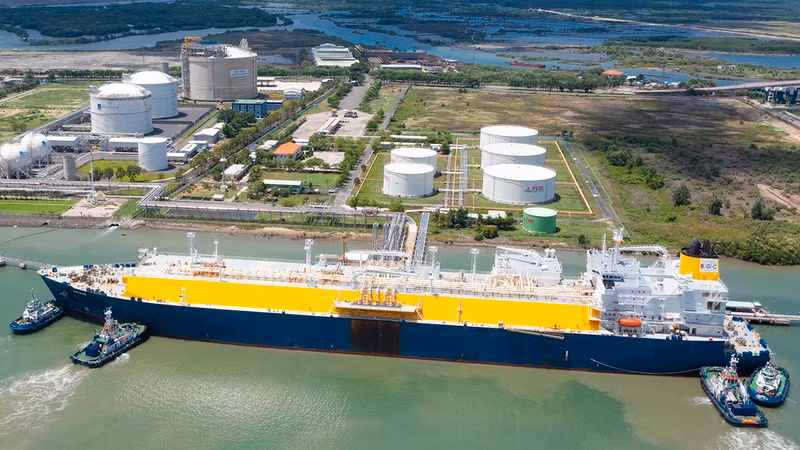 Liquefied natural gas (LNG) tanker docks at Cai Mep Port, Ba Ria-Vung Tau Province. (Photo: NGOC THANH)