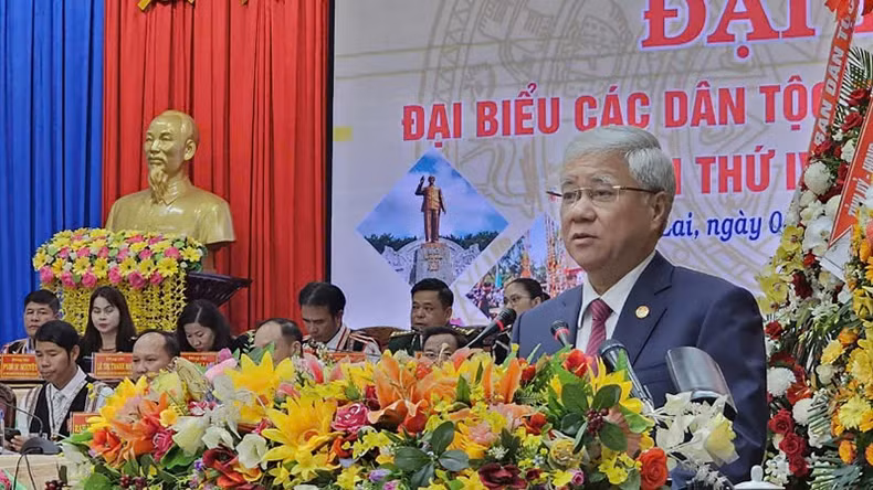 Do Van Chien, Politburo member and President of the Vietnam Fatherland Front (VFF) Central Committee, speaks at the congress.