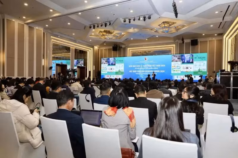 Participants at the Vietnam Circular Economy Forum 2024 in Hanoi on December 10. (Photo: vneconomy.vn)