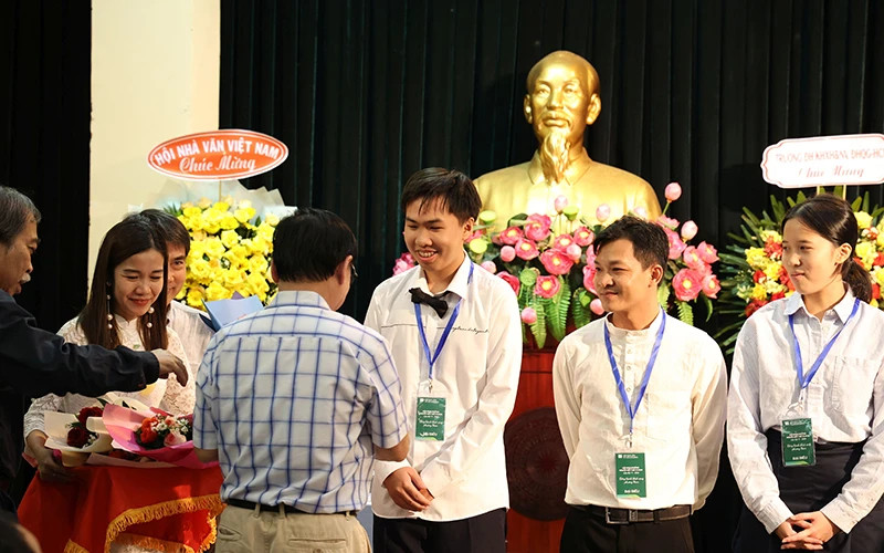 Young authors were awarded at the Ho Chi Minh City Young Writers Conference in 2024. (Photo courtesy of the Organising Committee)