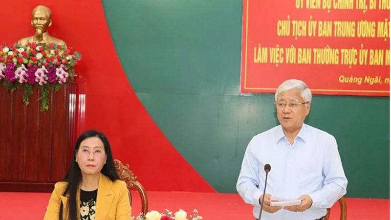 Do Van Chien, Politburo member, Secretary of the Party Central Committee, and President of the Vietnam Fatherland Front (VFF) Central Committee, speaks at the working session.