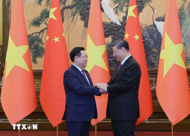 National Assembly Chairman Vuong Dinh Hue and Chinese Party General Secretary and President Xi Jinping. National Assembly Chairman Vuong Dinh Hue and Chinese Party General Secretary and President Xi Jinping.