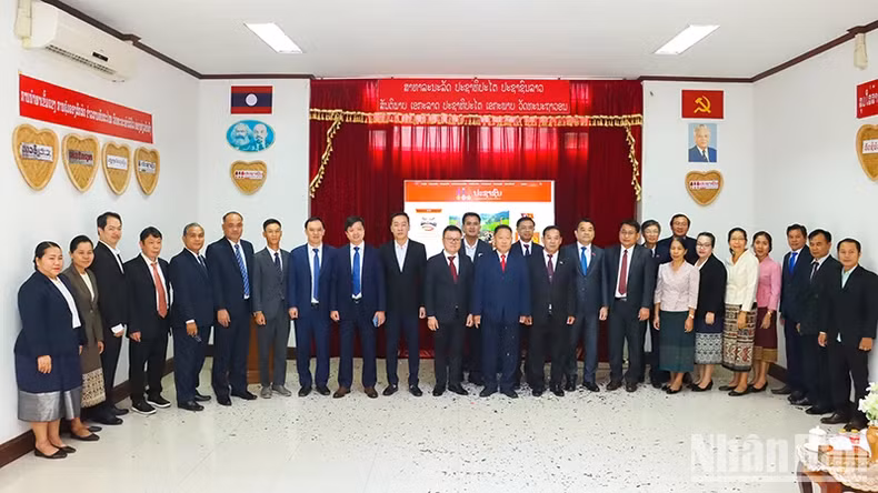 Delegates attend the ceremony.