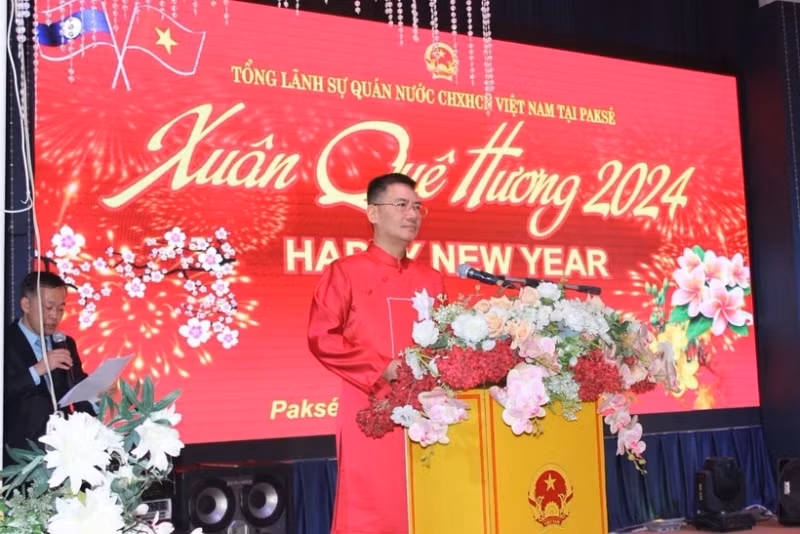 Consul General Nguyen Van Trung speaks at the event. (Photo: VNA)