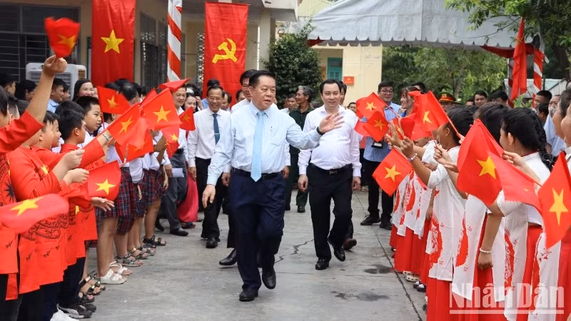 Nguyen Trong Nghia, Politburo member, Secretary of the Communist Party of Vietnam (CPV)’s Central Committee and Chairman of its Commission for Information and Education, attends the National Great Unity Festival in Dong Nai.