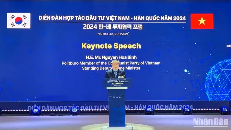 Deputy Prime Minister Nguyen Hoa Binh addresses the Vietnam-RoK investment cooperation forum at the National Innovation Centre (NIC) in Hanoi on November 21. (Photo: NDO)