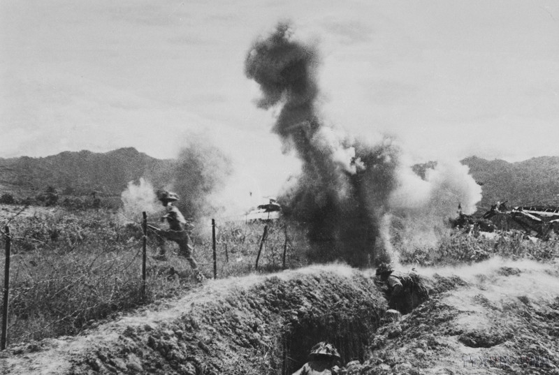 Fierce fighting takes place at Position 206. (Photo: VNA)