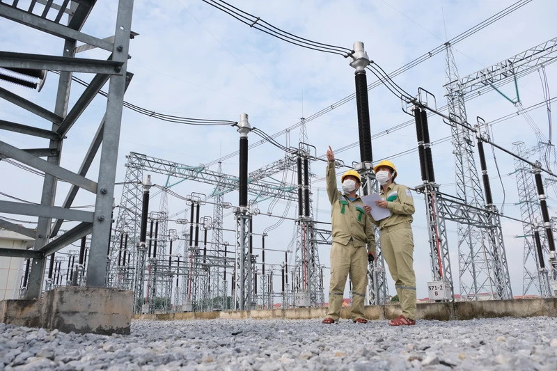 Workers at the 500kV Dong Anh transformer station inspect operations. (Photo: VNA)