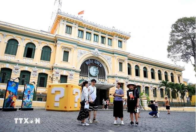 Tourists visit the Ho Chi Minh City Central Post Office. (Photo: VNA)