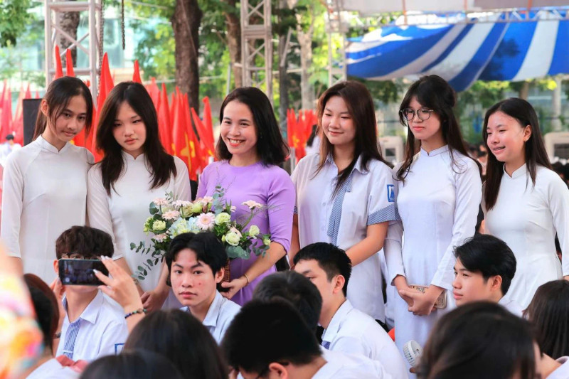 Teachers and students enter the new 2024-2025 school year. (Photo: HNA)