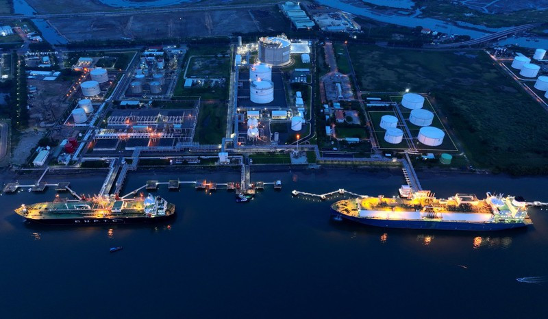 Successfully receiving the first LNG shipment to Thi Vai LNG Warehouse.