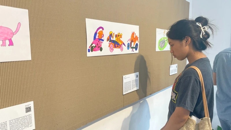The exhibition displays works by little autistic artists. (Photo: Ngoc Lien)