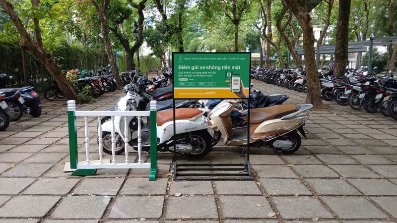 VETC Automatic Toll Collection Company Limited takes advantage of the existing ETC service platform, coordinating with relevant units to deploy a non-stop parking solution. (Photo: Huyen Trang)