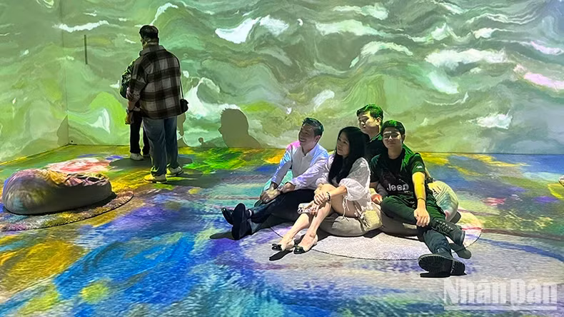 Many young people enjoy new experiences at the exhibition.