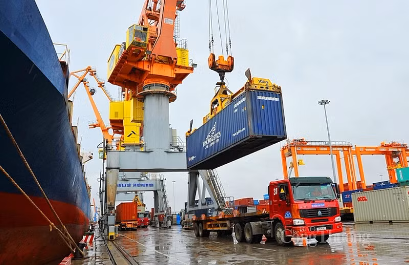 Experts forecast Vietnam could ship 410 billion USD worth of products overseas for the whole 2024. (Photo: congthuong.vn)
