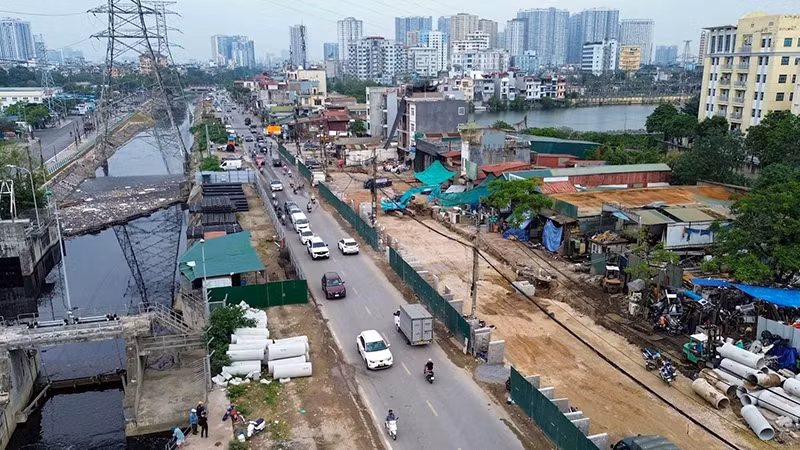 The Tam Trinh road project in Hoang Mai district, Hanoi is expected to be completed in June 2026.
