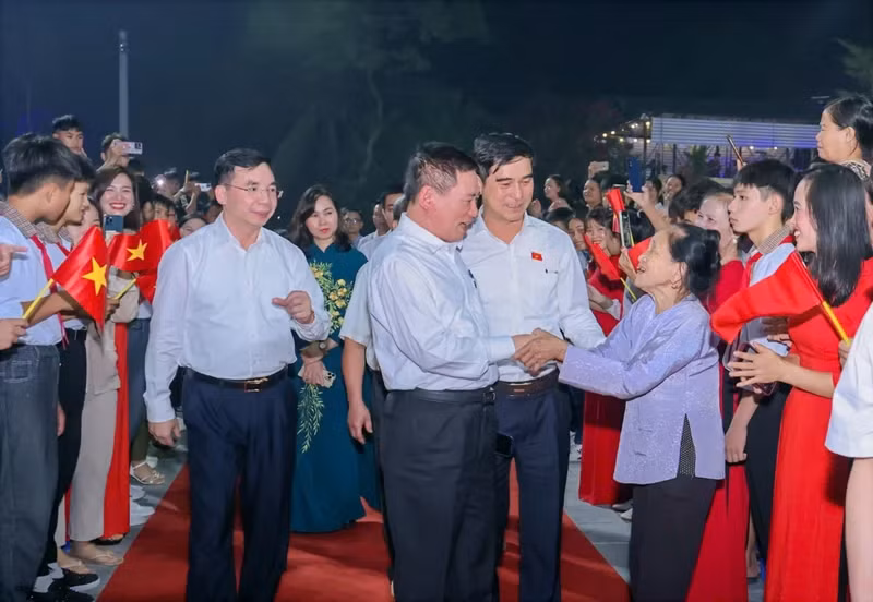 Deputy PM joins great national unity festival in Vinh Phuc