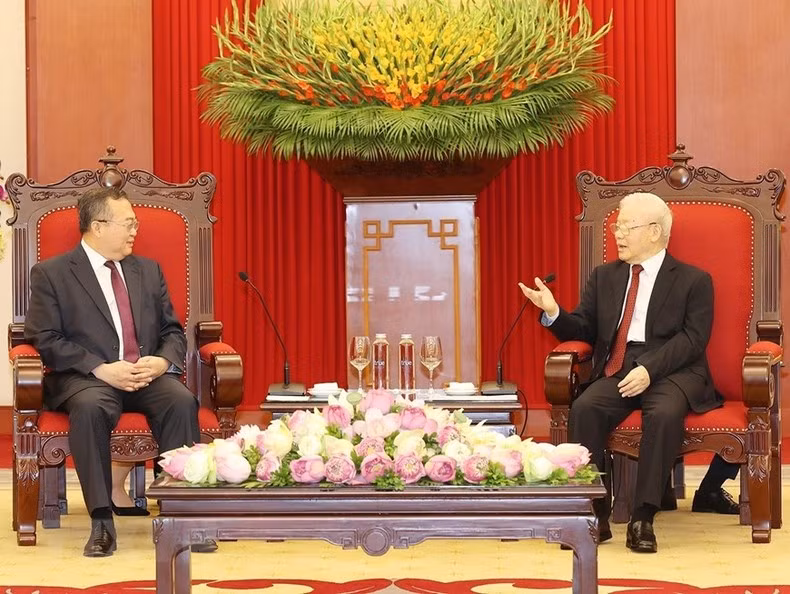 Party General Secretary Nguyen Phu Trong receives head of the International Liaison Department of the CPC Central Committee Liu Jianchao. (Photo: VNA)