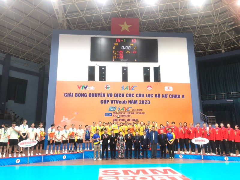 Teams receive prizes at the closing ceremony.