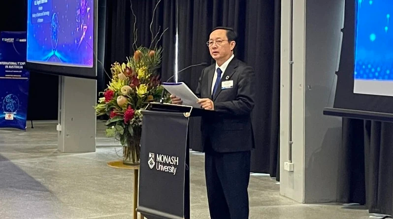 Minister of Science and Technology Huynh Thanh Dat speaks at the event.