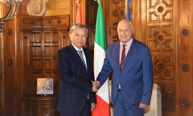 Minister of Public Security General To Lam (L) and Italian Justice Minister Carlo Nordio. (Photo: VNA)