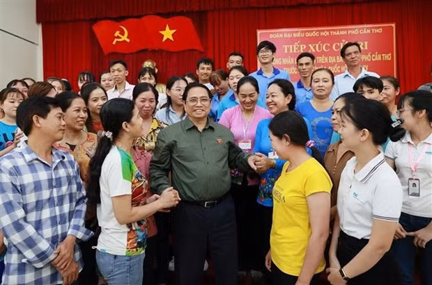 PM Pham Minh Chinh meets with voters in Binh Thuy district of Can Tho city on May 14. (Photo: VNA)