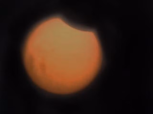 It took place from about 10:36 am to 12:6 pm, and peaked at 11:20 am. (Photo: Minh Hoa)