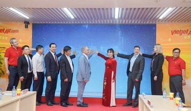Delegates perform the opening ceremony of Vietjet's routes connecting Vietnam, Australia (Photo courtesy of Vietjet)