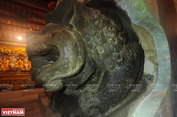 Statues are made from sandstone with skillful techniques. (Photo: Vietnam Pictorial)