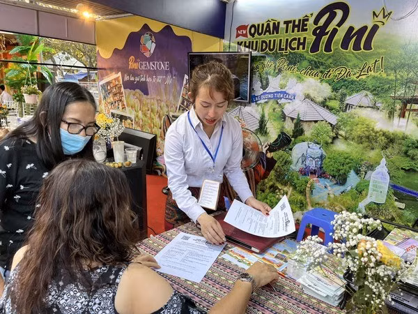 Visitors at the 19th HCM City Tourism Festival (Photo: VNA)