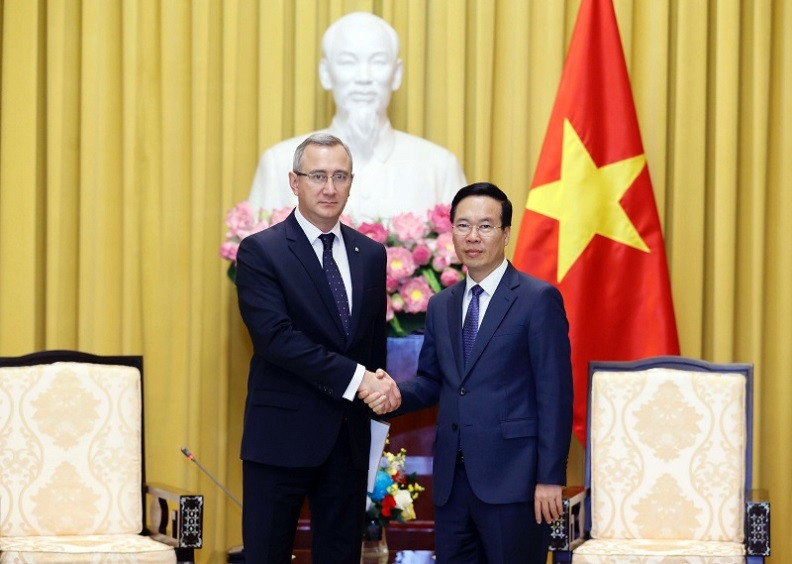 President Vo Van Thuong (R) and Governor of Russia’s Kaluga oblast Vladislav Valerievich Shapsha at their meeting in Hanoi on November 22. (Photo: VNA)