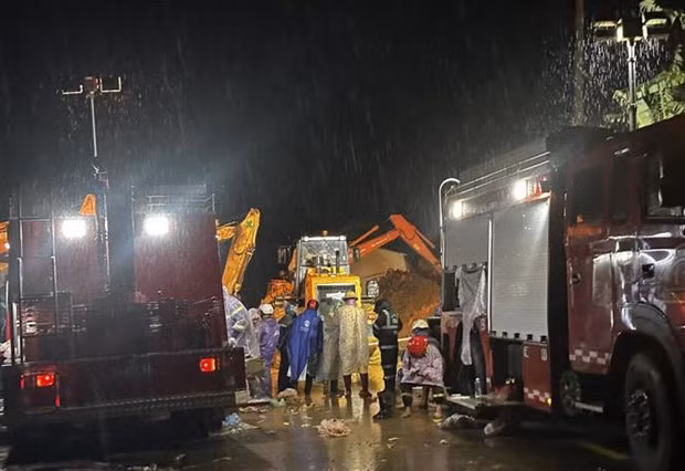 At the scene of the landslide (Photo: VNA)