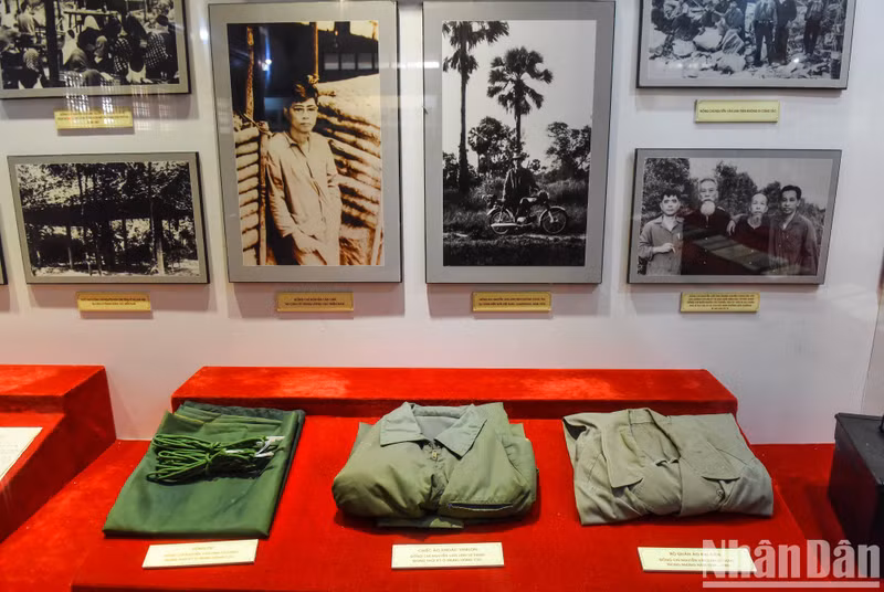 In the photo are the costumes that General Secretary Nguyen Van Linh often used during his operation at the Central Department of the South. In the photo are the costumes that General Secretary Nguyen Van Linh often used during his operation at the Central Department of the South.